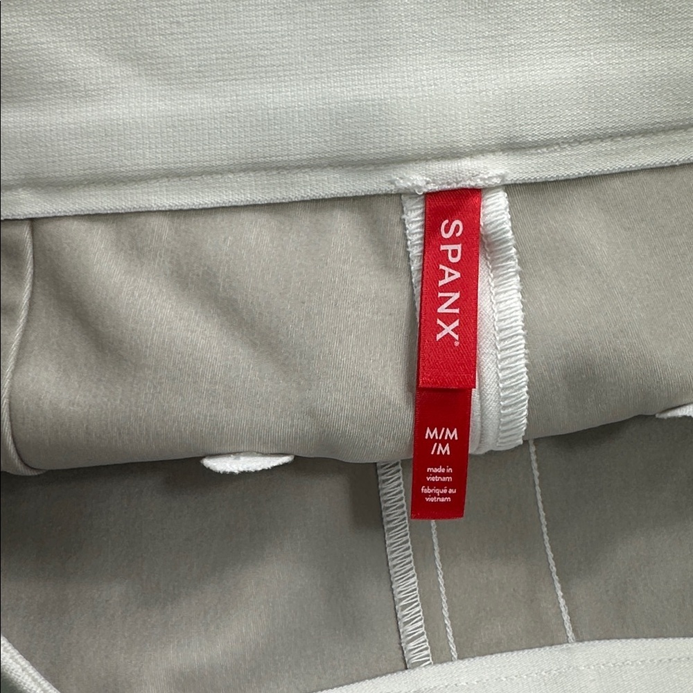 SPANX Kick Flare Pull On Pant - Picture 3 of 4